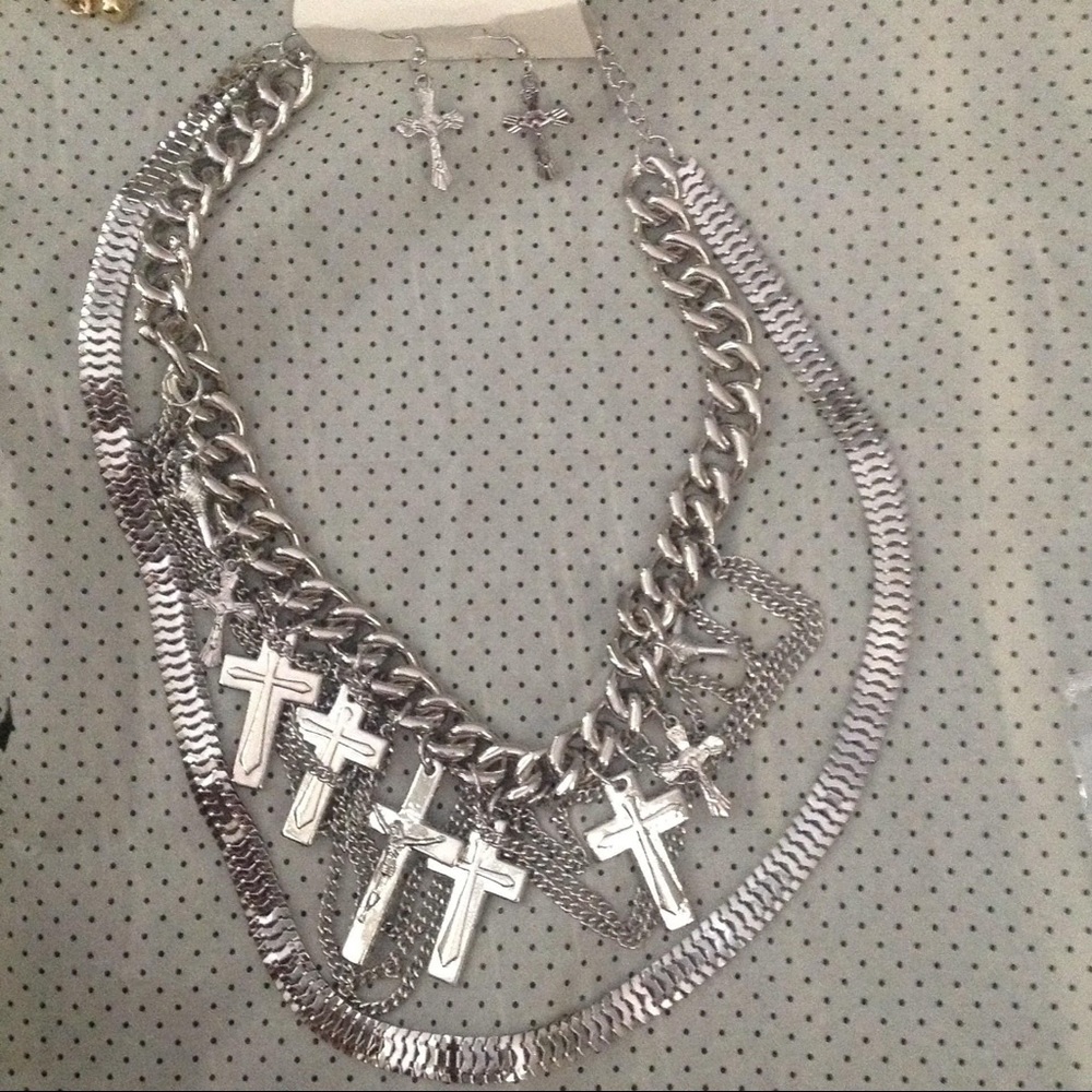 Necklace and earrings set